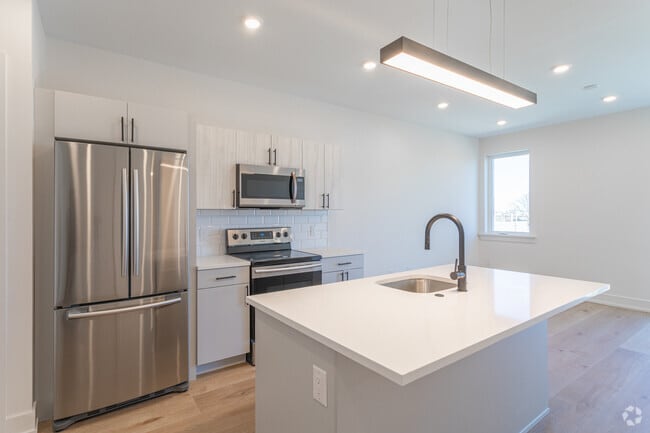 Interior Photo - 1331 S Juniper St