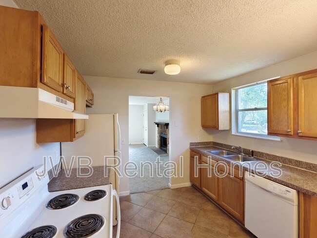 Building Photo - 2512 Sandusky Ave E