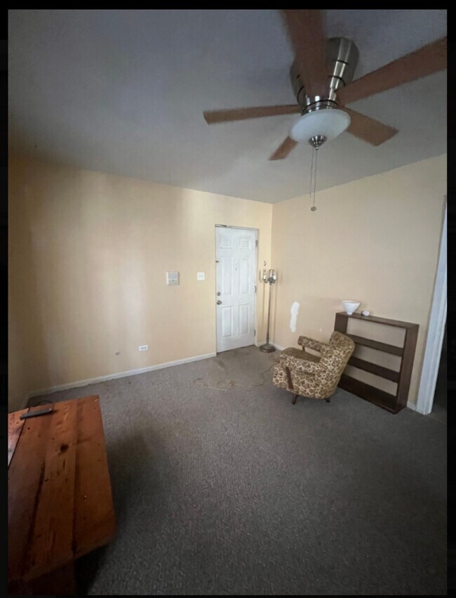 Foto del edificio - 821 N Hermitage Ave