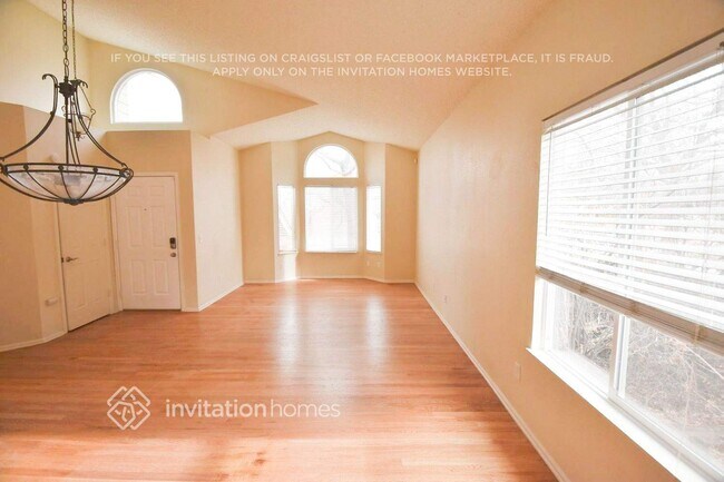Foto del edificio - 1572 Beacon Hill Dr