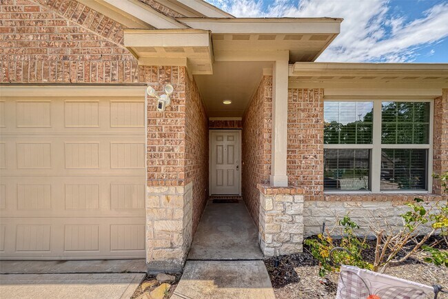 Foto del edificio - 14004 Lake Cres Dr