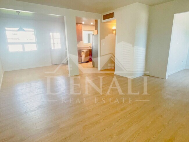 Foto del edificio - 2340 E Turney Ave