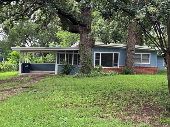 Building Photo - 522 E Davilla Ave