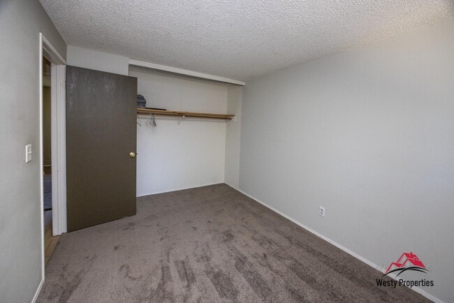 Building Photo - 8205 SE 23rd Ave