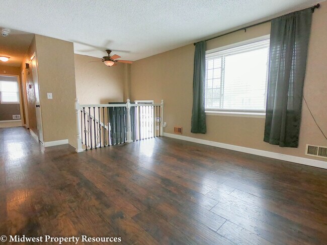 Living Room - 913 SW Speas Dr