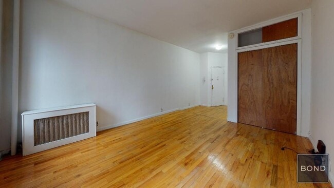 Building Photo - 335 E 92nd St