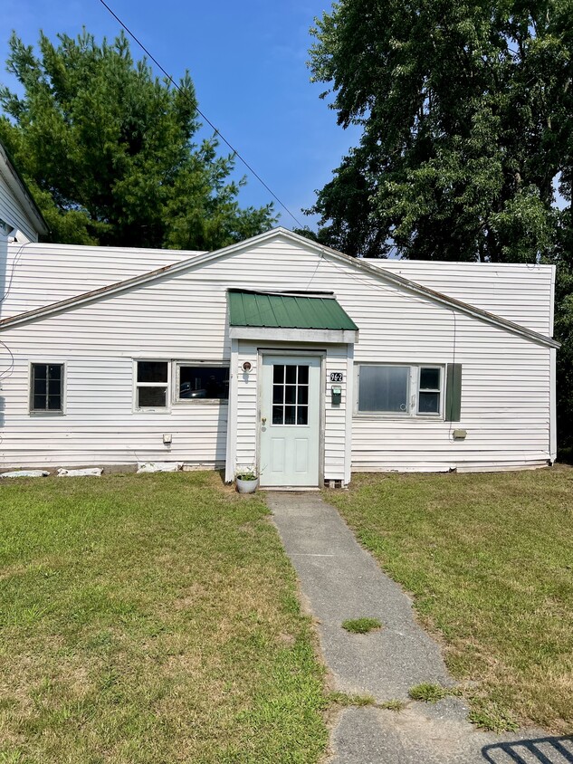 Primary Photo - 96 Bosworth St