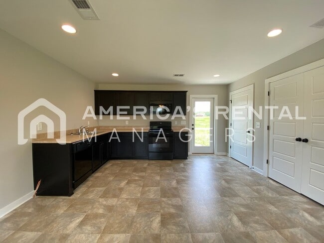 Building Photo - Home for Rent in Talladega, AL!!! COMING SOON!