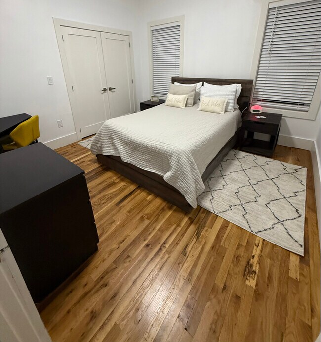 Building Photo - 120 Regent St