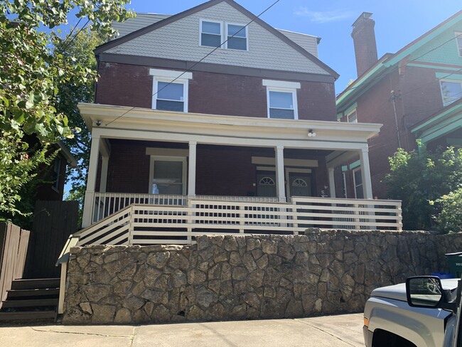 Building Photo - 2560 Ingleside Ave