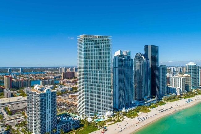 Building Photo - 16901 Collins Ave
