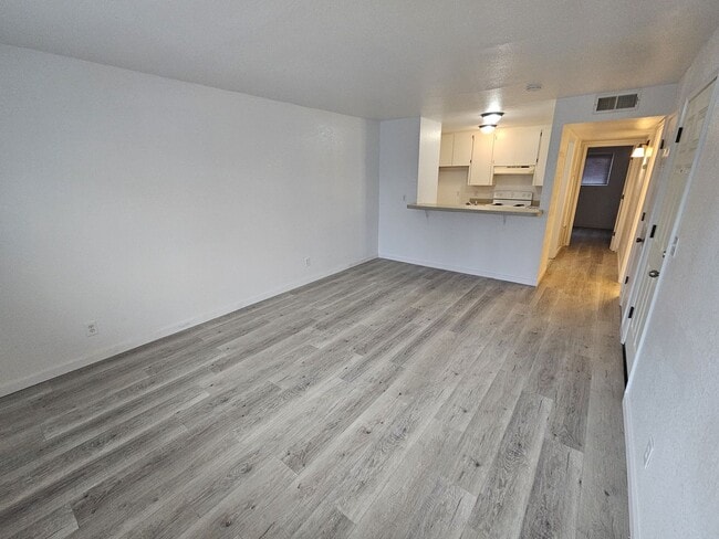 Foto del edificio - Downstairs 1 Bedroom 1 Bath Apartment in Orland!