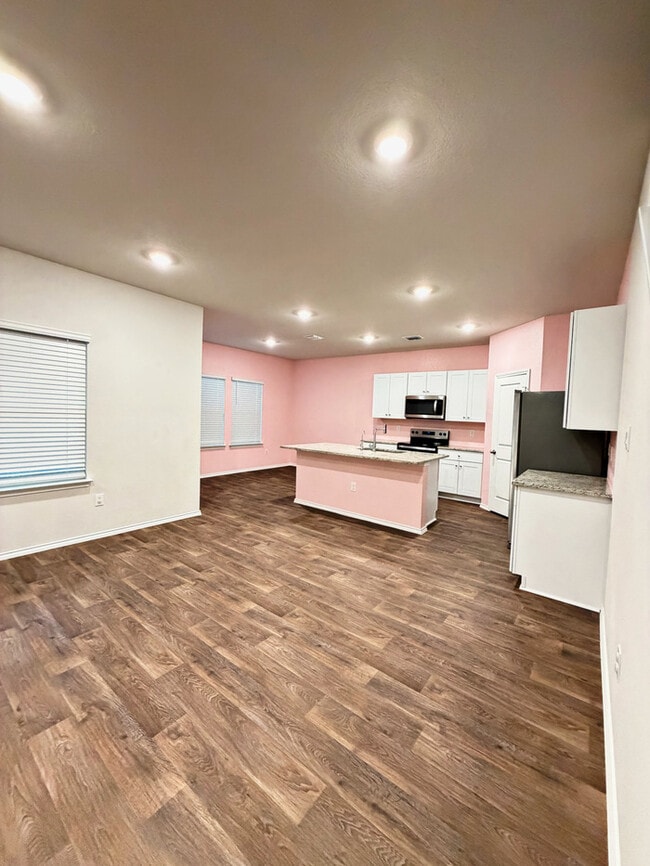 Building Photo - 3011 Lindenwood Run