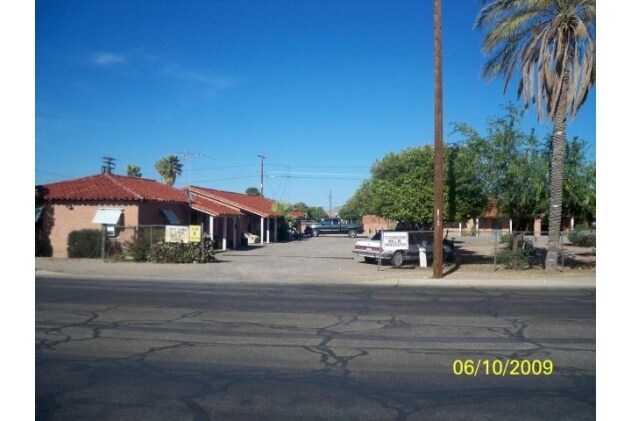 Primary Photo - 301 N Sunshine Blvd