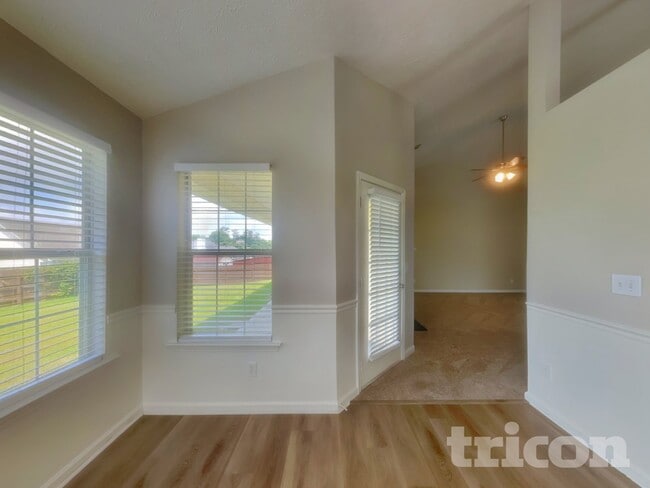 Building Photo - 1469 Buckingham Pl