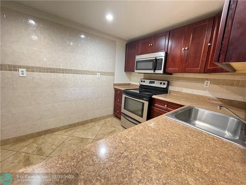 Foto principal - 4354 NW 9th Ave