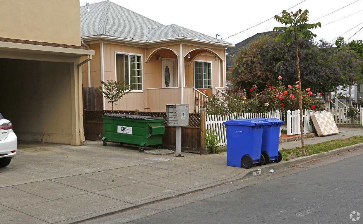 Foto del edificio - Palo Cedro apartments