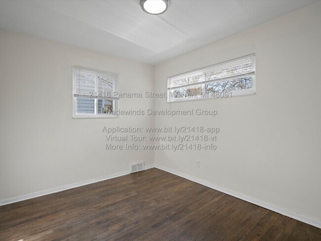 Foto del edificio - 21418 Panama St