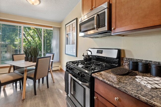 Interior Photo - Lake Pointe