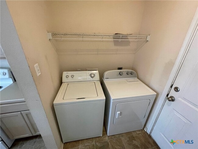 Building Photo - 933 Sagewood Trail