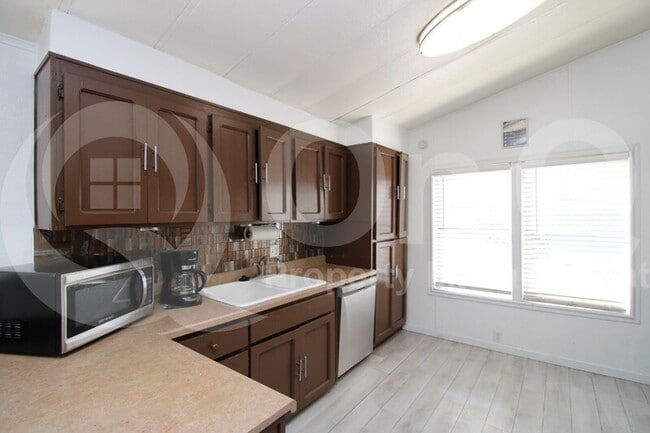 Building Photo - 1770 N Valley Dr