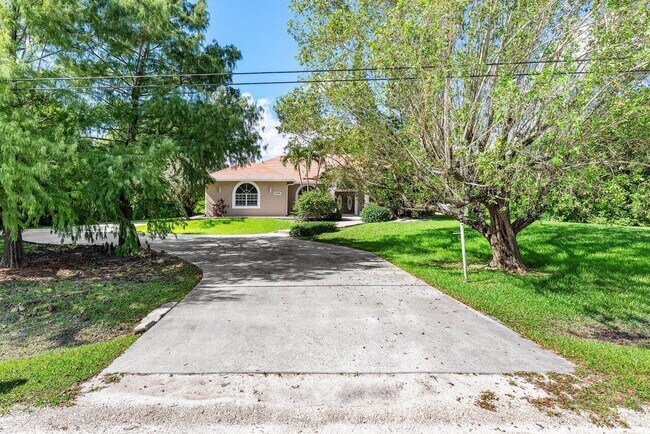 Foto del edificio - 12208 75th Ln N