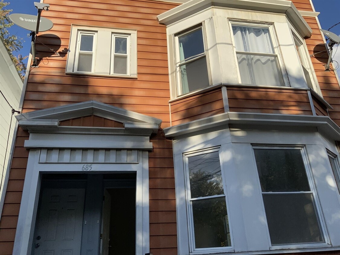 Primary Photo - 685 3rd St