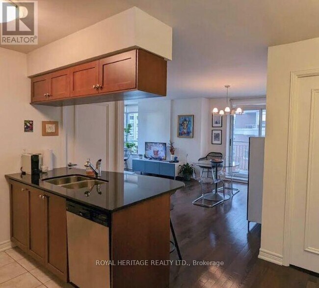Photo du bâtiment - 60 St Clair Ave W