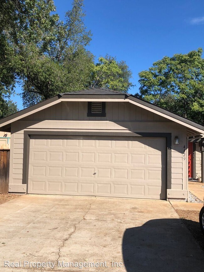 Foto del edificio - 3 br, 2 bath House - 4429 Fort Peck Street