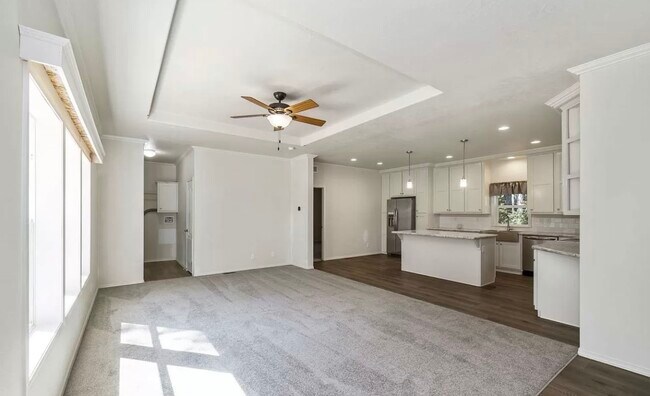 Building Photo - 471 Stadium Beach Rd W