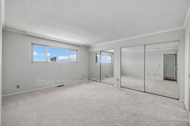 Building Photo - 2451 Balboa Vista Dr