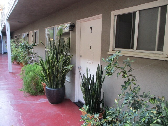 Building Photo - 1217 Havenhurst Dr