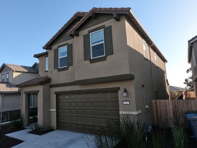 Building Photo - 3/2.5 Allendale Home in Hollister