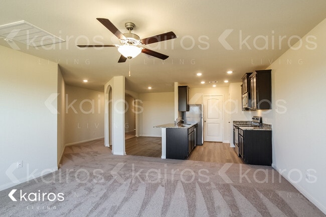 Foto del edificio - 8406 Longshore Slope Rd