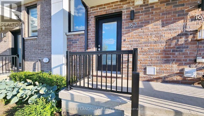 Photo du bâtiment - 163 Downsview Park Blvd