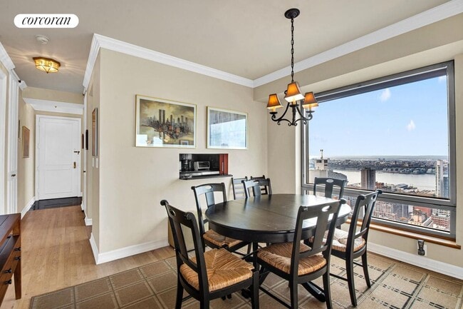 Foto del edificio - 301 W 57th St