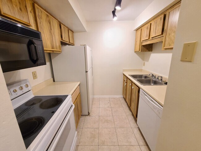 Foto del edificio - 4034 Dream Oak Pl
