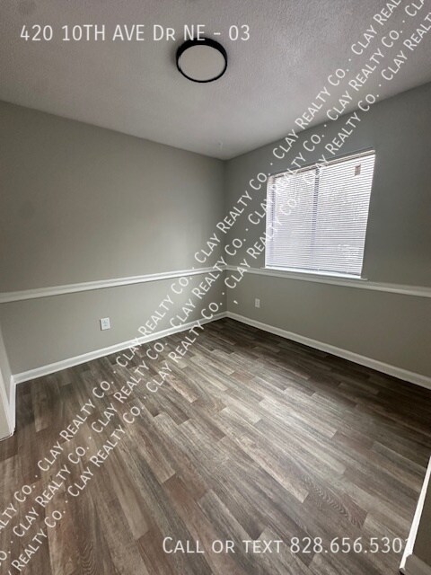Foto del edificio - 420 10th Ave Dr NE