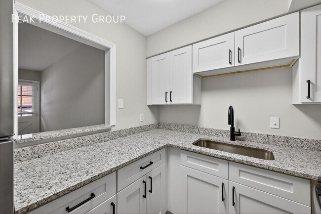 Foto del edificio - 6419 Montgomery Rd