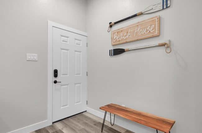 Building Photo - 102 W Corral St