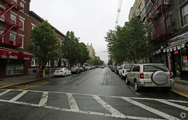 Foto del edificio - 5611 Hudson Ave