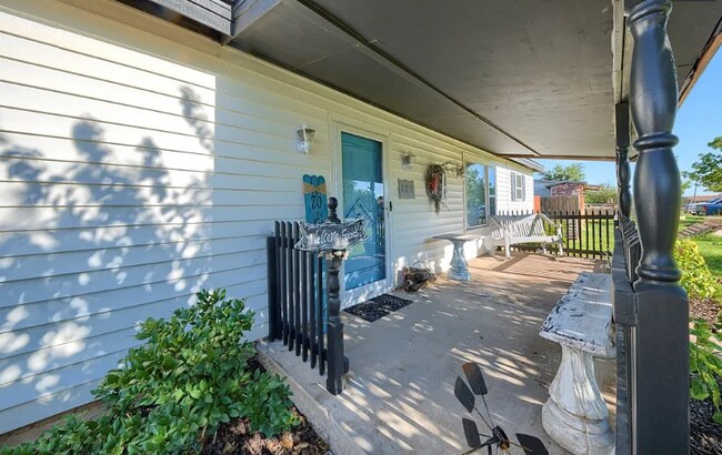 Building Photo - 603 Raymond Rd