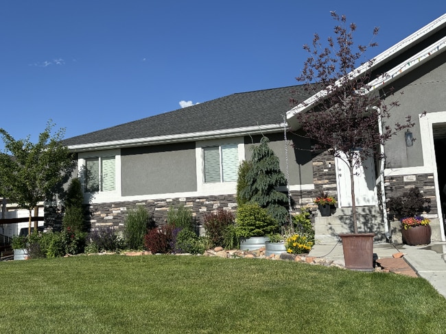Building Photo - 464 N 300 E