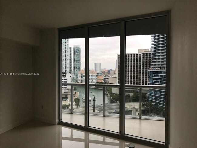 Foto del edificio - 465 Brickell Ave