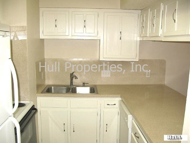 Building Photo - ****  CONVENIENT SOUTH AUSTIN CONDO  ****