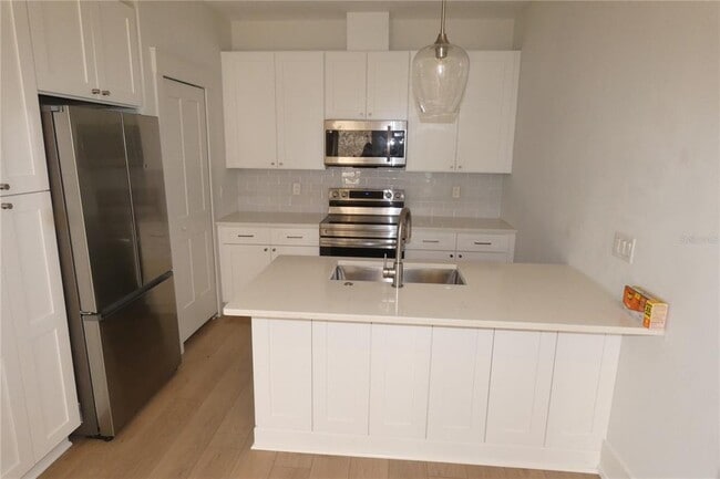 Building Photo - 610 1/2 14th St N