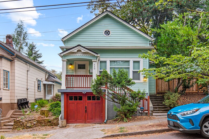 Primary Photo - 230 SW Woods St