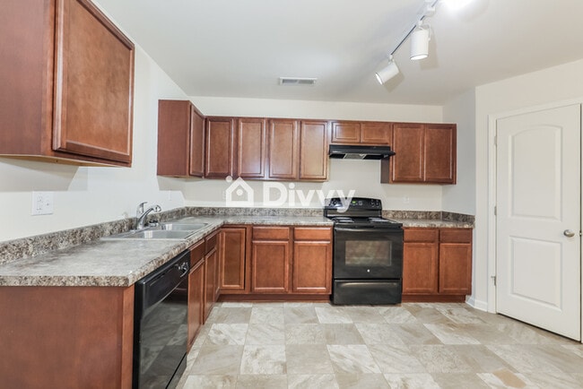 Building Photo - 1300 Forsythia Wy