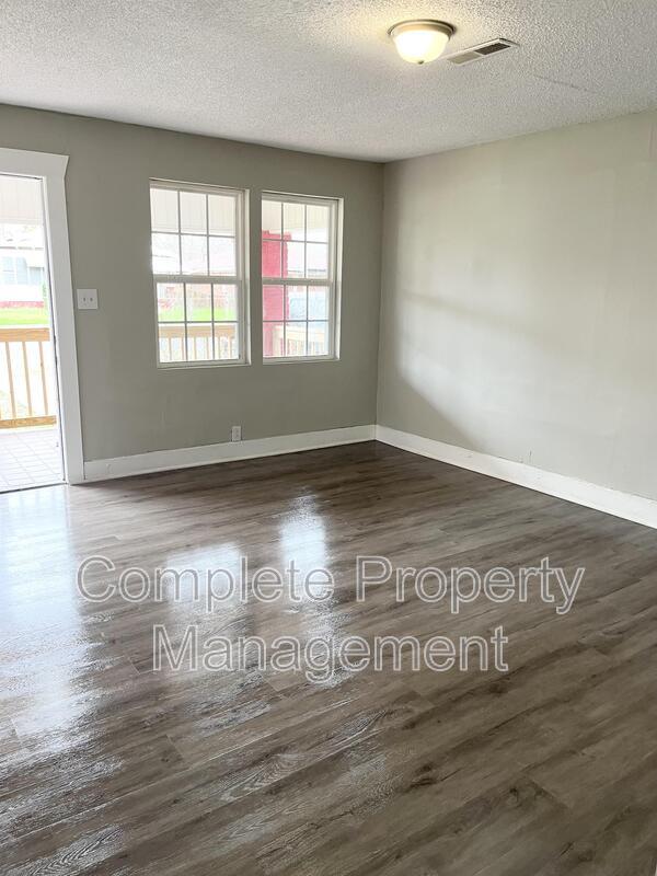 Building Photo - 725 Avenue G