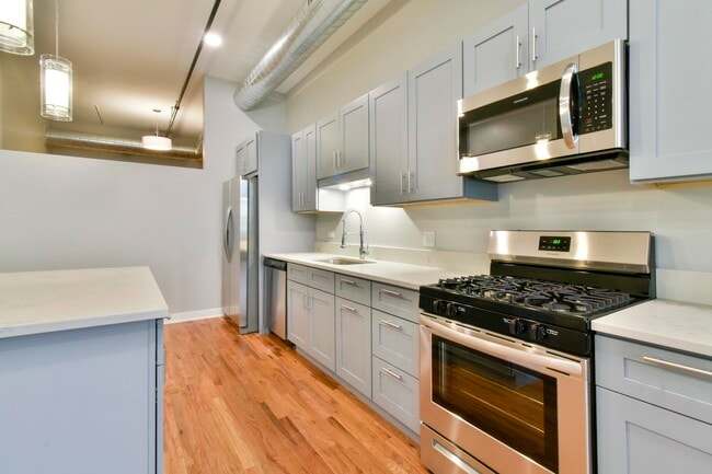 Building Photo - 25 W Hubbard St
